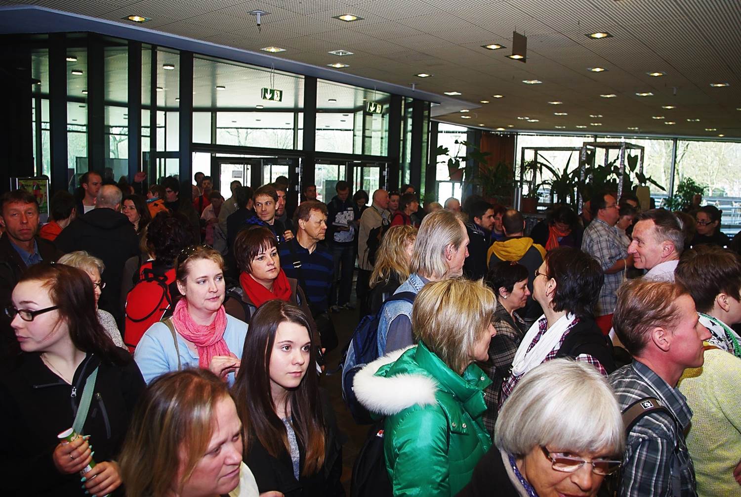 Rohvolution 2014: Turn Revolution Into Money! 21 Vor dem Einlass